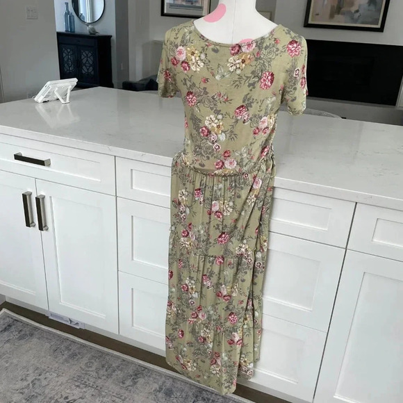 Papillon SS Rayon Spandex Floral Dress w Tiered Design Sage Green Grey Sz S NWT - Picture 8 of 13